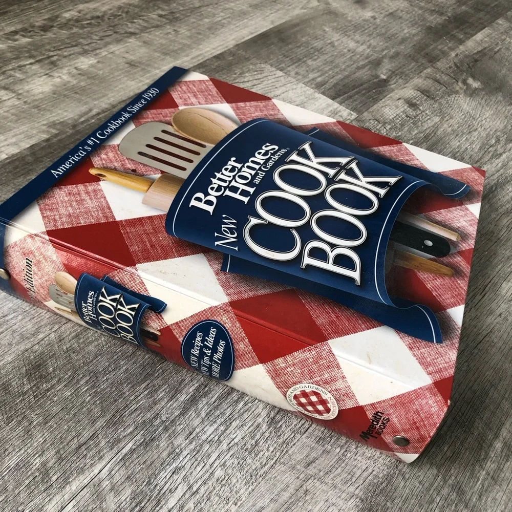 Better Homes and Gardens Red & White Checkered Cookbook 12th Edition - Picture 2 of 7